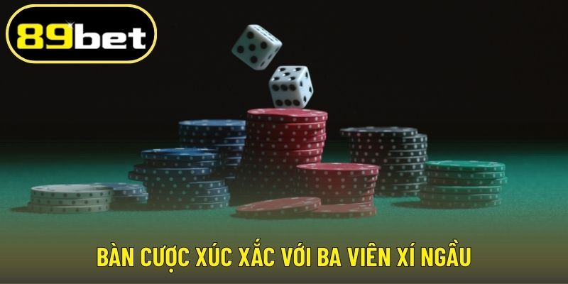 Bàn cược xúc xắc với ba viên xí ngầu